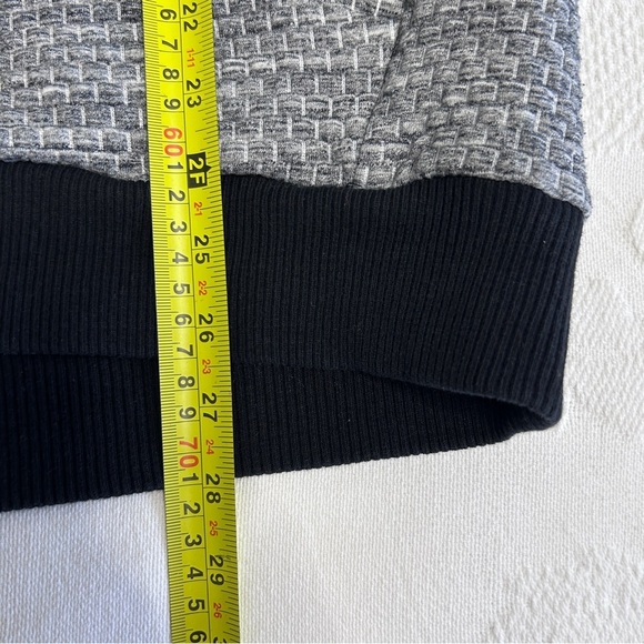 Banana Republic Quilted Gray and Black Women's Sweater size Small Oversized long - Picture 8 of 8